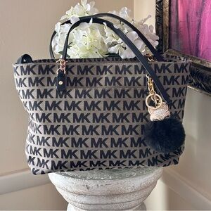 MICHAEL MICHAEL KORS MEDIUM JET SET CHAIN TOTE IN LIKE NEW CONDITION